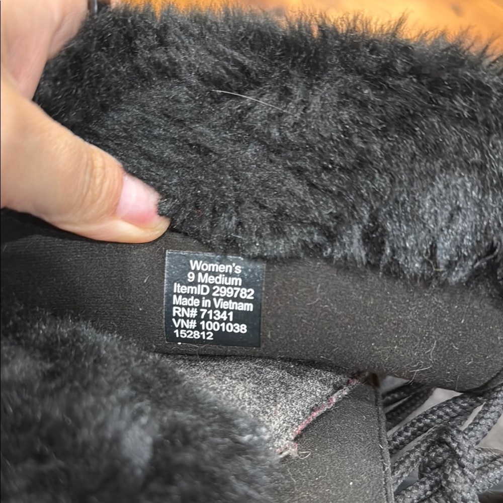 LL Bean Black Lace-Up Winter Boots with Fur Lining size 9 ID 299782 - Picture 7 of 11